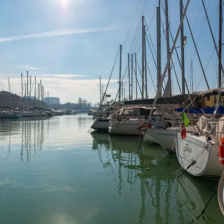 Levante Nel Colorato Porto Di Mare By Yohome Appartement *