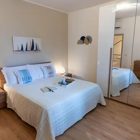 Levante Nel Colorato Porto Di Mare By Yohome