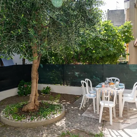 Levante Nel Colorato Porto Di Mare By Yohome