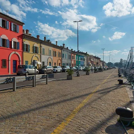 Daire Levante Nel Colorato Porto Di Mare By Yohome *