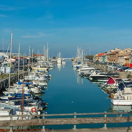 Daire Levante Nel Colorato Porto Di Mare By Yohome