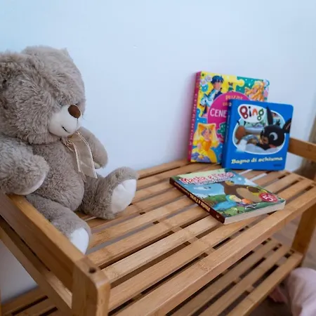 Daire Levante Nel Colorato Porto Di Mare By Yohome *