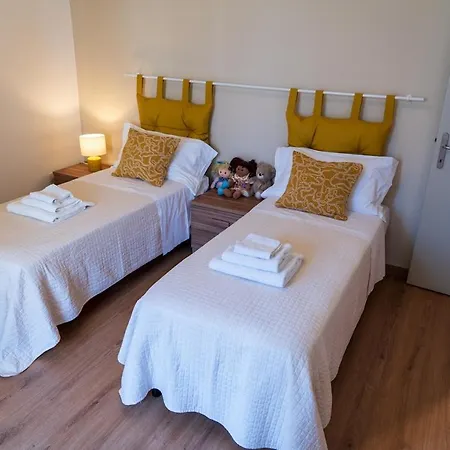 Daire Levante Nel Colorato Porto Di Mare By Yohome