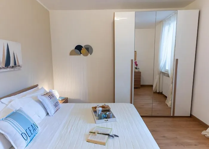 Apartment Levante Nel Colorato Porto Di Mare By Yohome